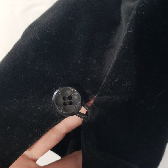 Black velvet blazer on trend size 12. Tapered waist button cuff - Picture 4 of 7